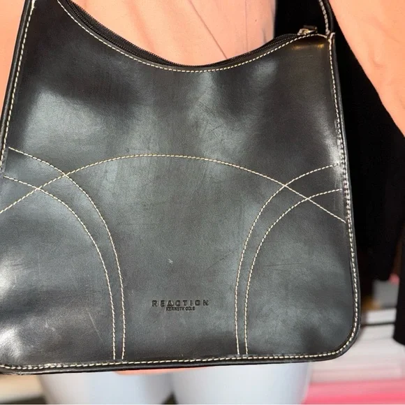 Kenneth Cole Reaction black leather shoulder bag - Picture 2 of 9